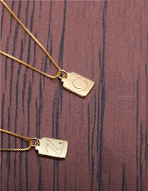 Collar Geométrico Con Letras De Cobre Bañado En Oro