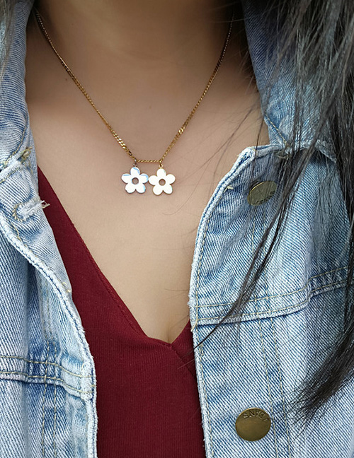 Fashion Gold Color Titanium Gold And Silver Contrasting Daisy Necklace