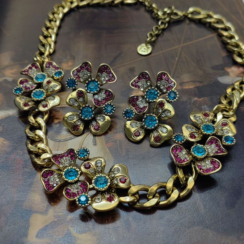 Collar De Flores De Metal Con Diamantes