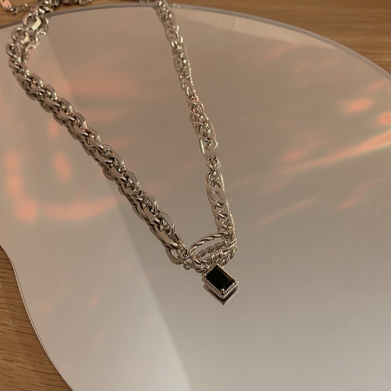 Collar De Cadena De Diamantes Cuadrados Engastados De Metal