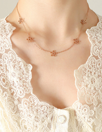 Collar De Flor Chapado En Oro De Acero Titanio